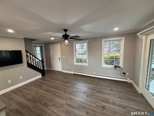 Building Photo - 72 Ingham Hill Rd