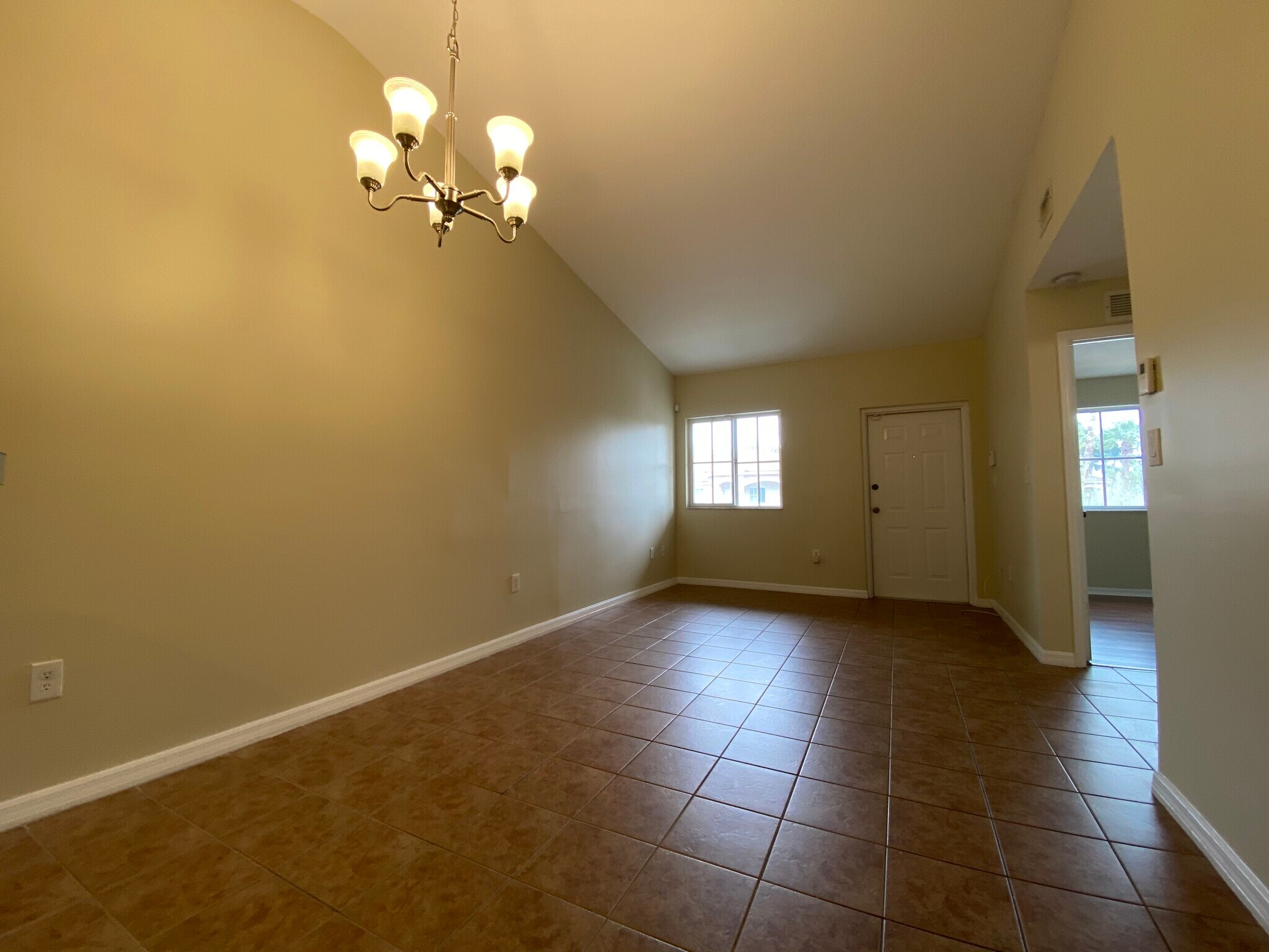 Building Photo - 1320 SE 31st Ct