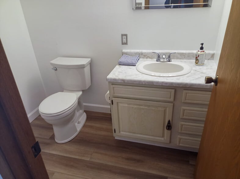 Small Bathroom - 1203 Dutilh Rd