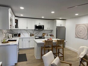 Building Photo - 1440 N Idaho Rd