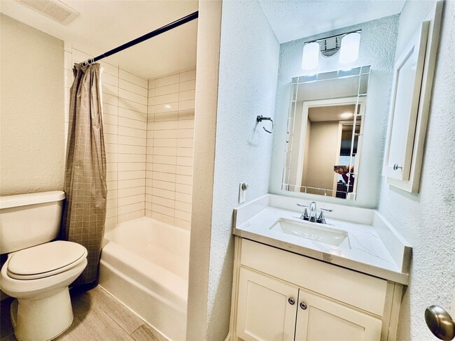 Building Photo - 3131 Cummins St