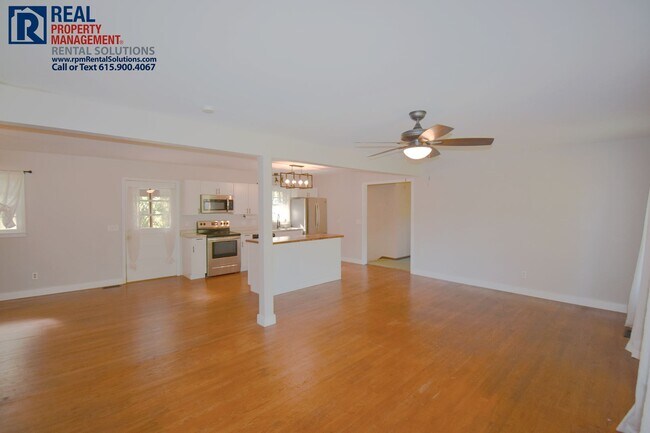 Building Photo - All brick 3BD home PLUS bonus room & back deck, half mile to MTSU!