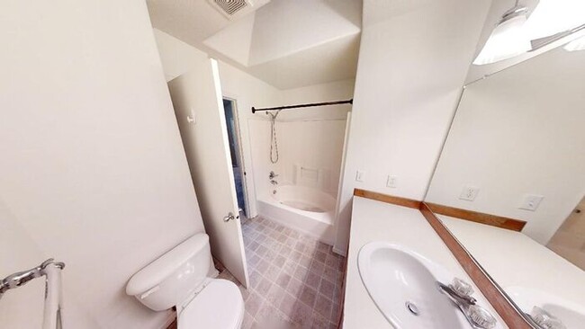 Building Photo - Move-in Ready! Dual Master Bedrooms in a L...