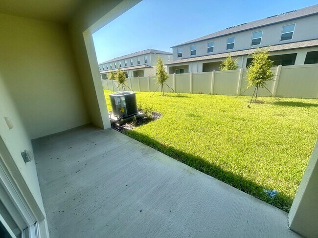 Building Photo - Stylish Townhome in the Heart of Ruskin – ...