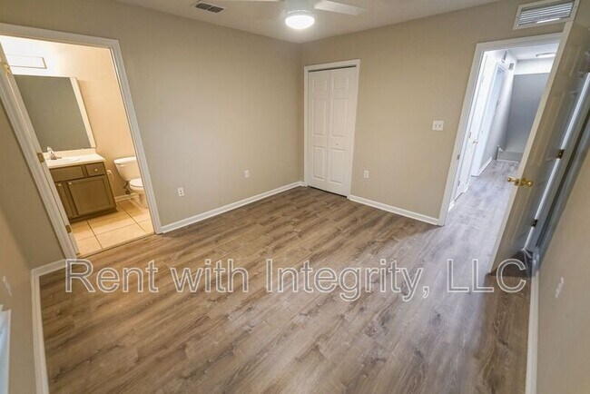 Building Photo - 241 Dixie Dr
