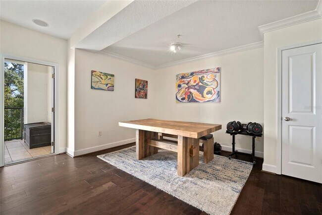 Building Photo - 435 S Oregon Ave