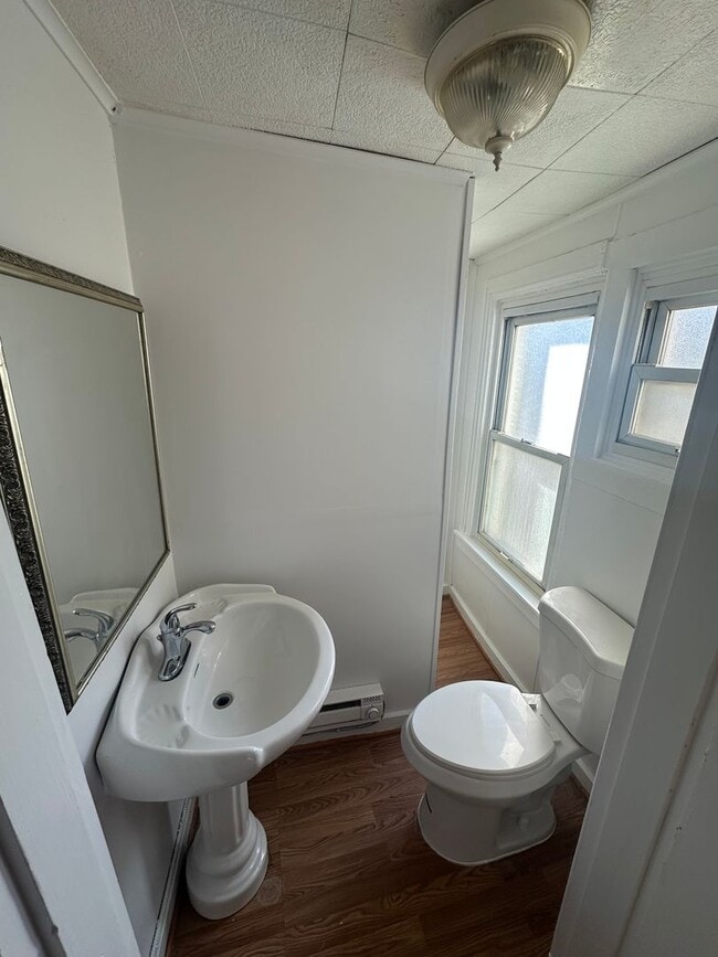 Building Photo - 728 Glen Pl