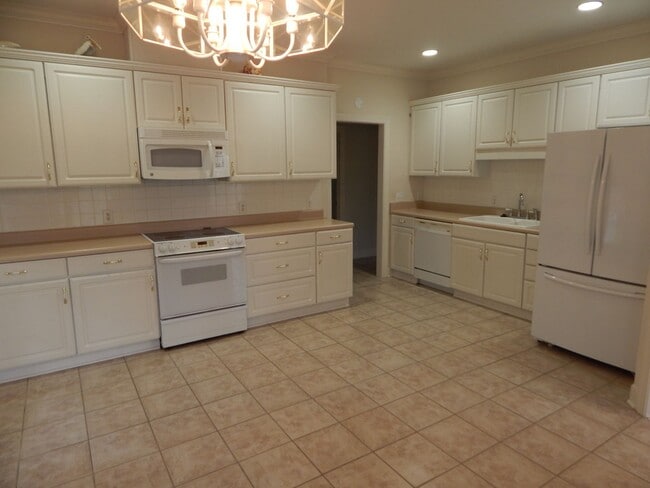 Building Photo - 3 Bedroom 2 bath in The Cape- Community Pool.