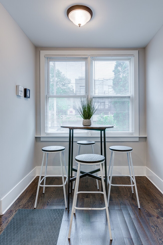 Building Photo - 1148 W Addison St