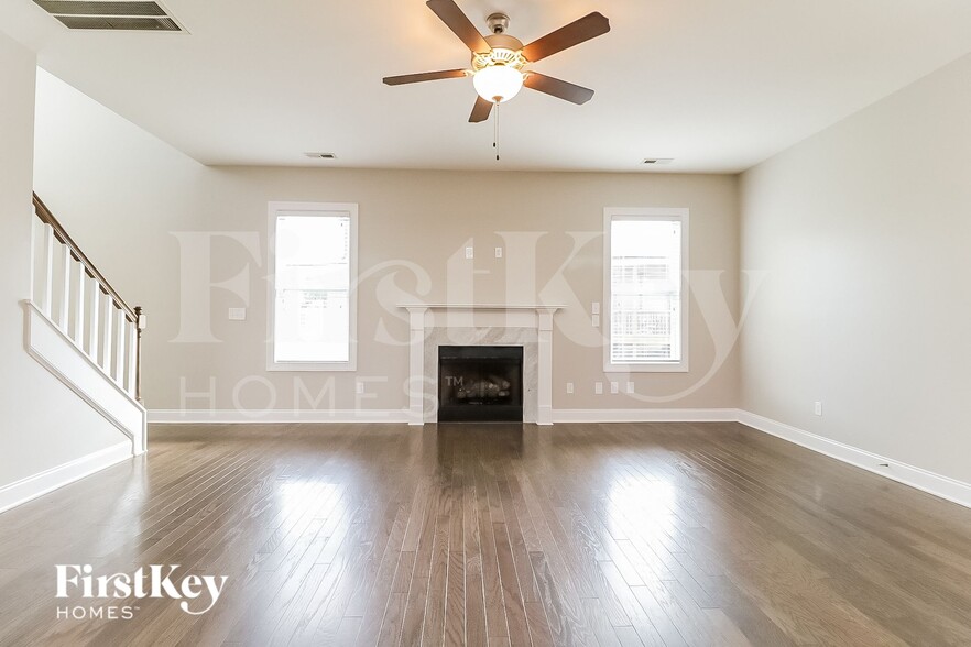 Building Photo - 157 Hawkesburg Dr