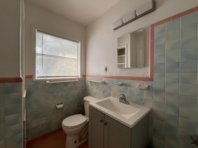 Building Photo - Ready for move in