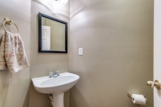 Building Photo - 928 Hidden Hollow Ct