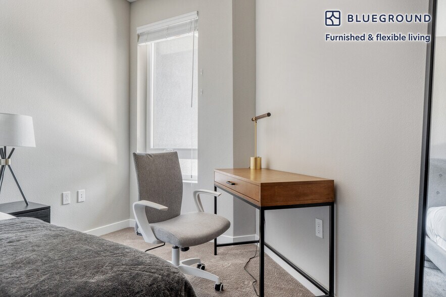 Building Photo - 3560 Rambla Pl