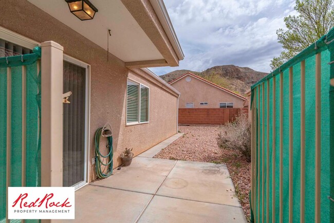Building Photo - Dog Friendly - 3 Bedroom, 2 Bathroom Prope...
