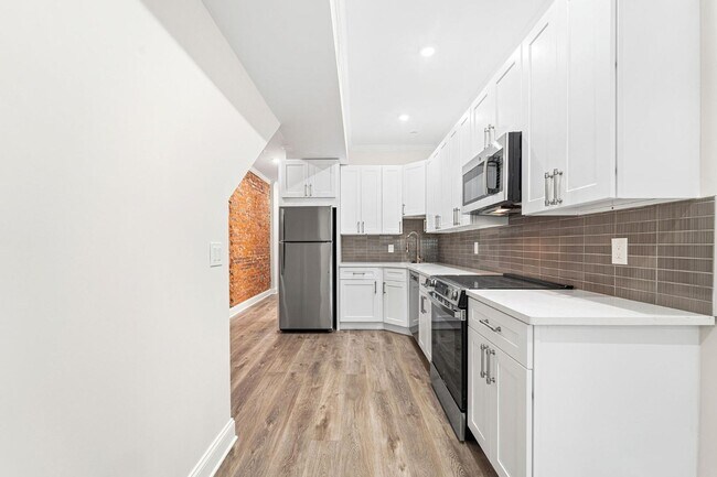 Building Photo - 2341 N College Ave