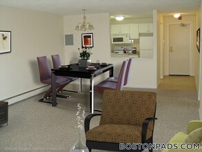 Building Photo - 16 Whites Ave