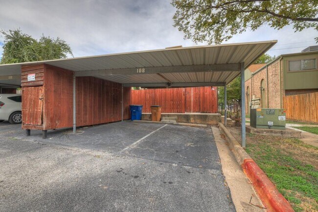 Building Photo - 9009 N Plaza
