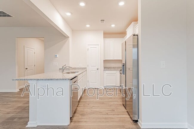 Building Photo - 6 Apricot Ln