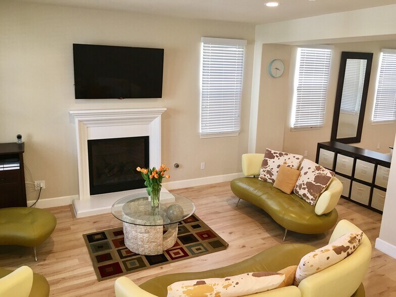 Building Photo - 7945 Whimbrel Lane