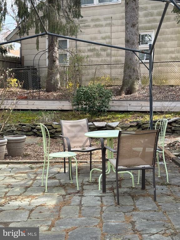 Building Photo - 407 Calvin Ln