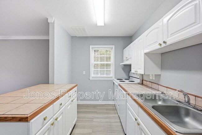 Building Photo - 322 N Key St