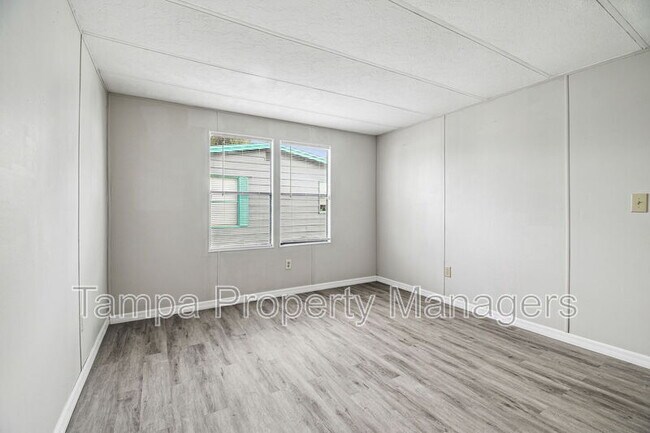 Building Photo - 201 Country Ln
