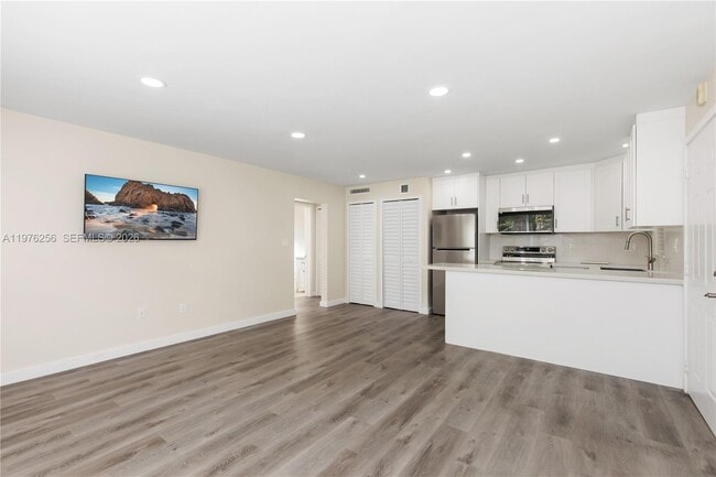 Building Photo - 3101 SW 27th Ave