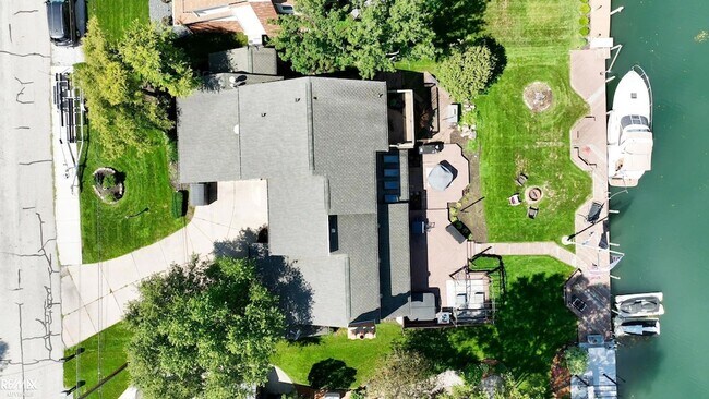 Building Photo - 7354 Flamingo St