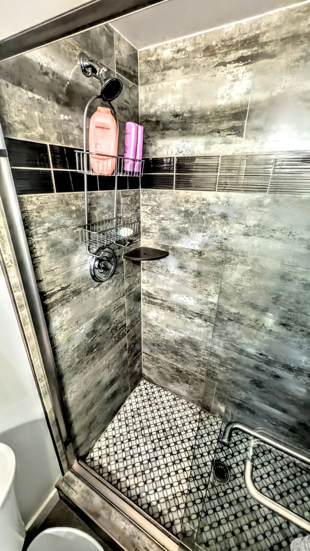 Building Photo - Seasonal/short term 2/2 vacation condo close to Anna Maria