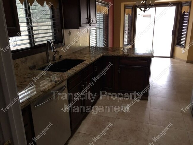 Building Photo - 5118 E Adobe St