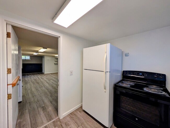 Building Photo - Low maintenance 3 bedroom!