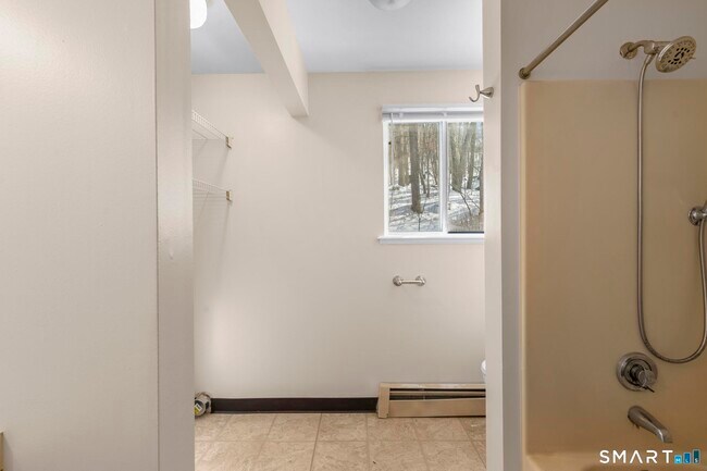 Building Photo - 35 Woodlawn Ave