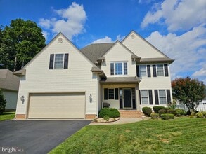 Building Photo - 28050 Cross Creek Dr