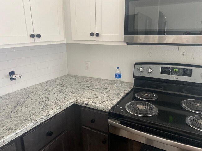 Building Photo - 1618 8th St