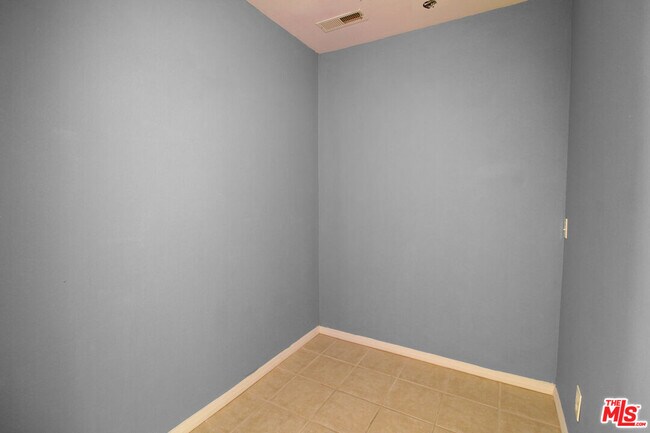 Building Photo - 36805 Alder St