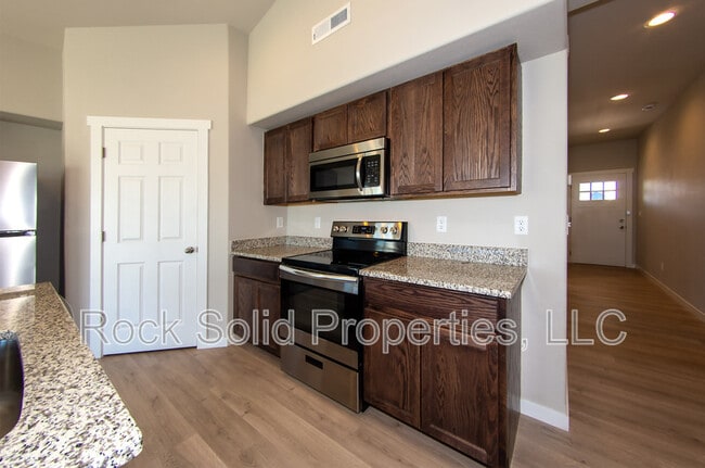 Building Photo - 1308 Rabbit Brush Trl