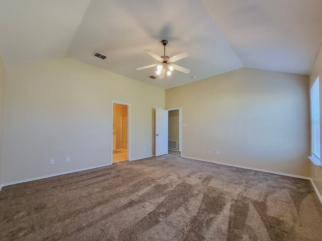 Building Photo - Huge Forney home 3/2/2