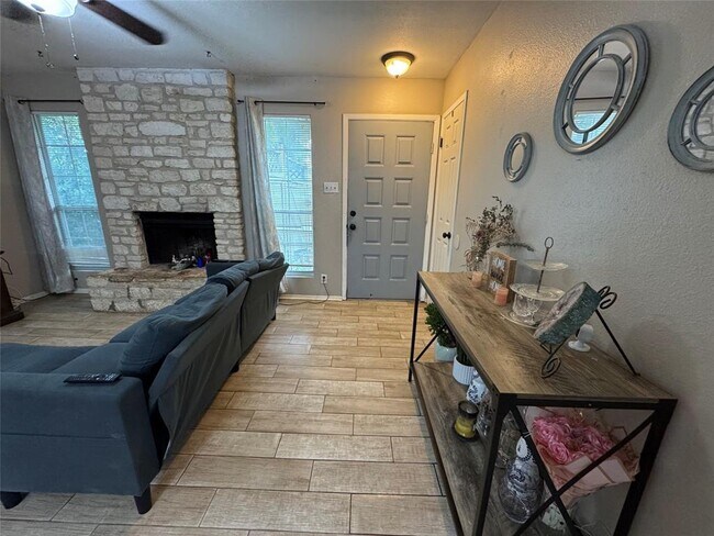 Building Photo - 401 Cypress Ln