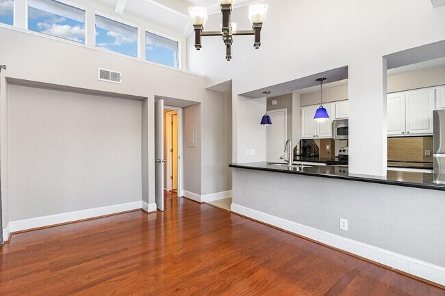 Building Photo - 5934 Sandhurst Ln