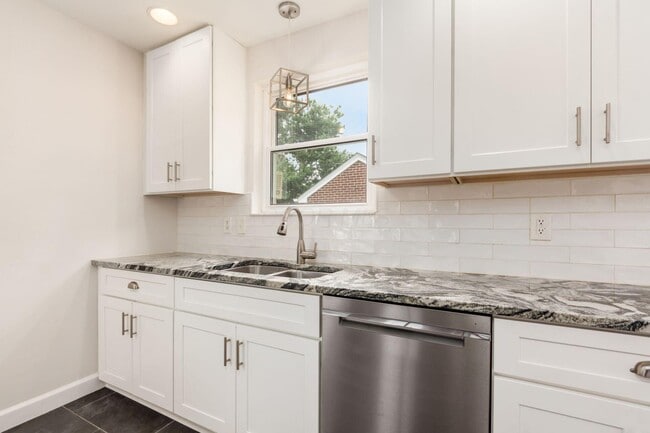 Building Photo - 336 E Weisheimer Rd