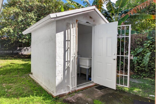 Building Photo - 1864 NW 28th St