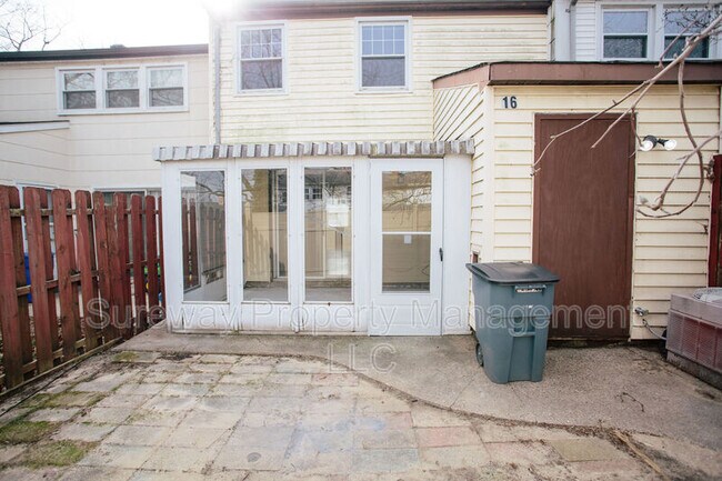 Building Photo - 16 Radnor Ct