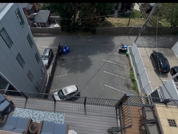 Building Photo - 821 E Broadway