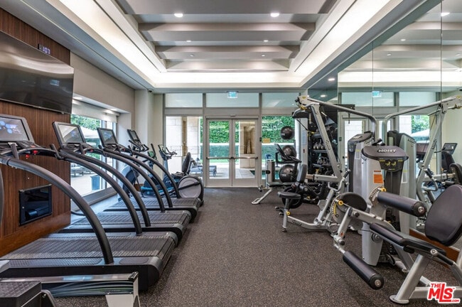 Building Photo - 10727 Wilshire Blvd