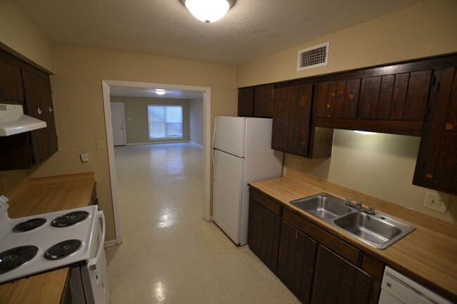 Building Photo - 2 bedroom, 2 bath apartments in Sherwood F...