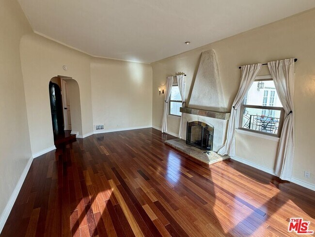 Building Photo - 1227 Ridgeley Dr