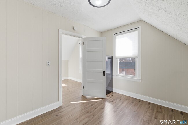 Building Photo - 198 Oxford St