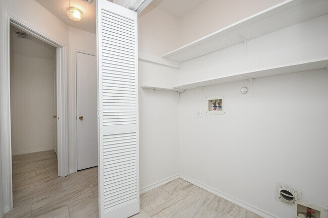 Building Photo - 6306 Spruce Manor Ln