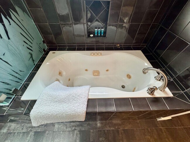 Building Photo - 423