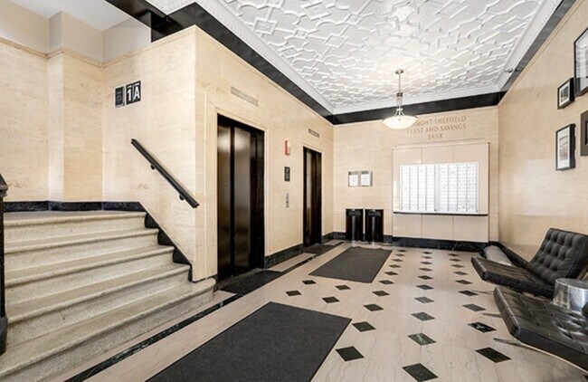 Building Photo - 3150 N Sheffield Ave